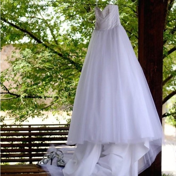 Wedding dress. Size 0. Disney collection by Alfred Angelo. Cinderella style. - Picture 11 of 16